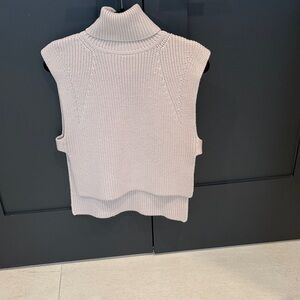Chic Sleeveless Turtleneck Sweater - Soft Gray